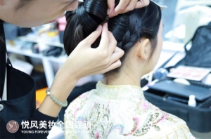 挑选化妆培训学校，看这几点就够了