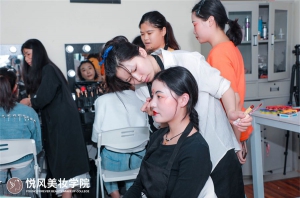 学化妆谨慎择校，建议看看这几点！